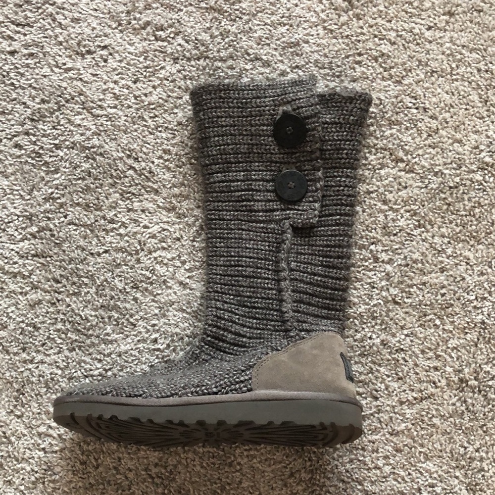 *SOLD* Grey Ugg Cardy Knit Boots - Picture 3 of 9